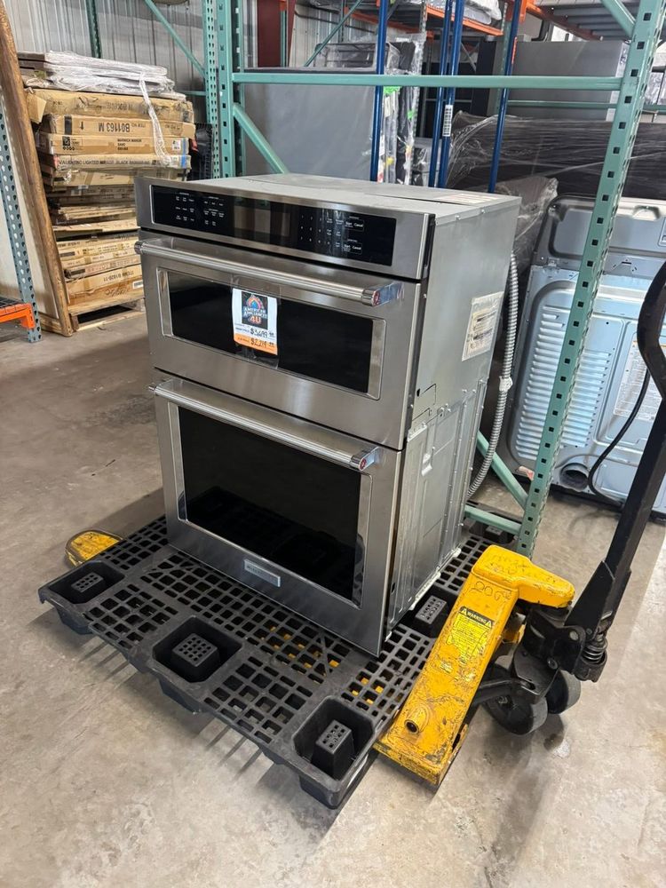 A double wall oven coming off the pallet jack and onto the floor.